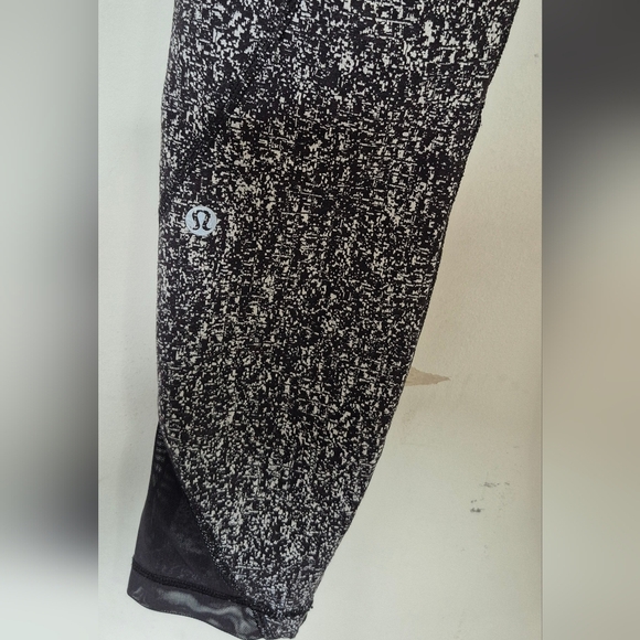 Lululemon Athletica Black and White Patterned Leggings - Picture 3 of 6